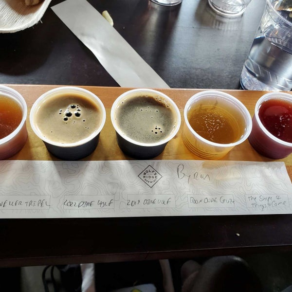 Foto tirada no(a) Wolf&#39;s Ridge Brewing por Byron W. em 9/24/2022