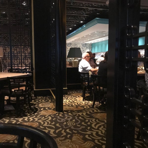 Foto scattata a Empire Restaurant &amp; Lounge da Dave P. il 7/25/2018