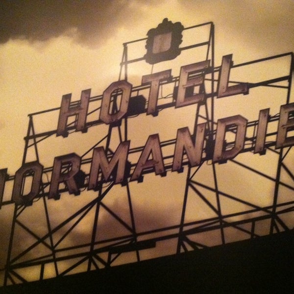 รูปภาพถ่ายที่ Hotel Normandie โดย Ralph C. เมื่อ 1/18/2014