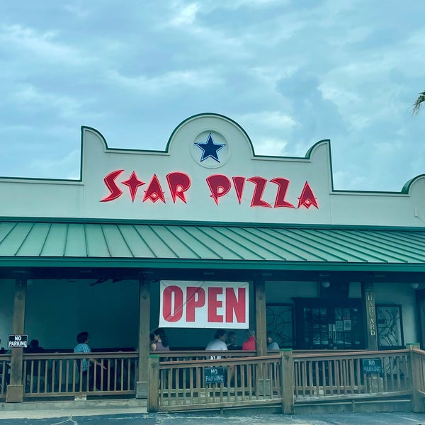 Foto diambil di Star Pizza 2 oleh Better🍀⏭⏰ pada 5/28/2021