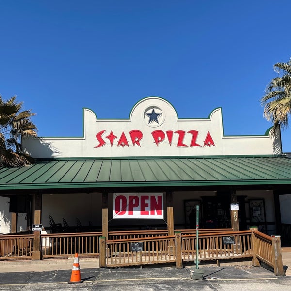 รูปภาพถ่ายที่ Star Pizza 2 โดย Better🍀⏭⏰ เมื่อ 2/19/2021