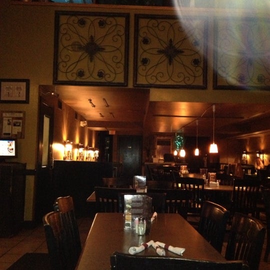 Das Foto wurde bei The Tazza Restaurant von Abigail Y. am 10/30/2012 aufgenommen