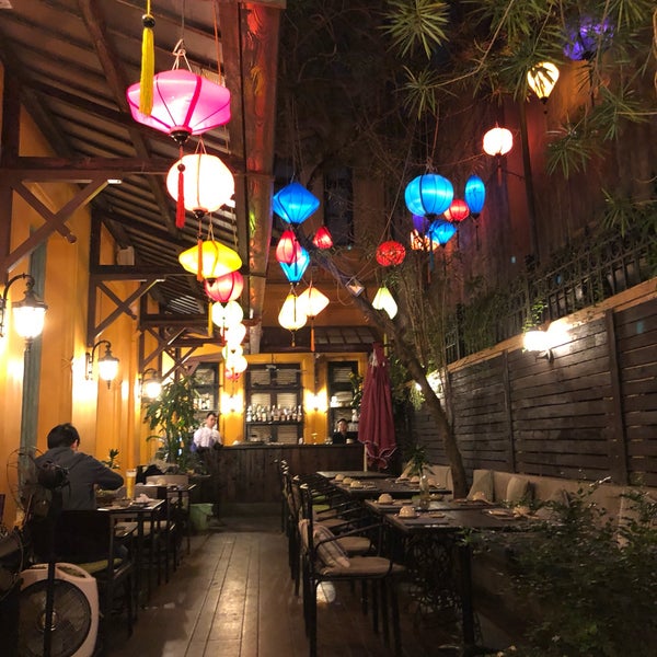 Foto diambil di HOME Hanoi Restaurant oleh SH pada 3/25/2019