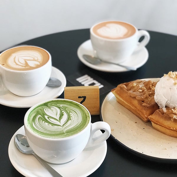 This is the new location for the cafe. Previously it’s near the port. Tried the marsala chai, rose tea and matcha latte. The taste is average. Order also the Apam Balik waffle. Love! ❤️
