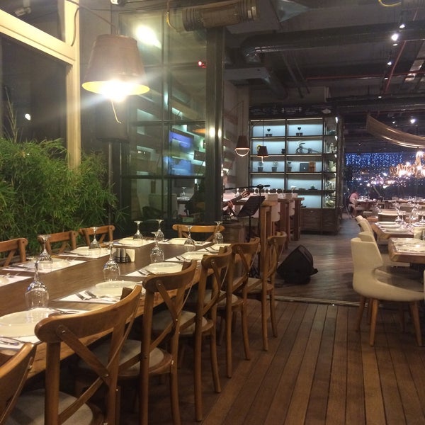 Снимок сделан в Köşkeroğlu Baklava &amp; Restaurant пользователем Temel Ç. 5/1/2015
