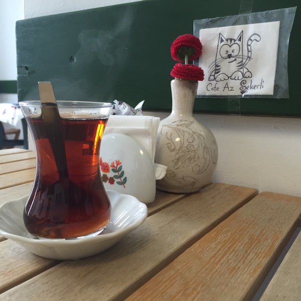 รูปภาพถ่ายที่ Cafe Az Şekerli โดย Hakann B. เมื่อ 2/13/2016