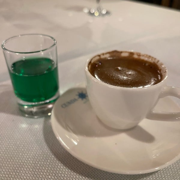 Das Foto wurde bei Cunda Balık Restaurant von ∂αмℓα 💦 am 2/5/2023 aufgenommen