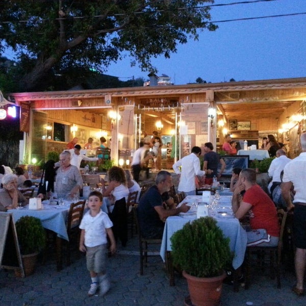 Foto tomada en Gökçeada Otel Et ve Balık Restaurant  por Beyza B. el 8/9/2013