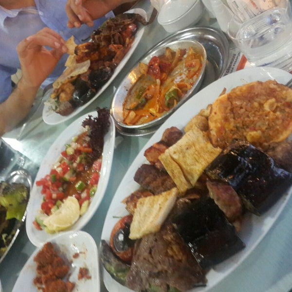 Das Foto wurde bei 01 Güneyliler Restorant von Samet B. am 9/29/2013 aufgenommen