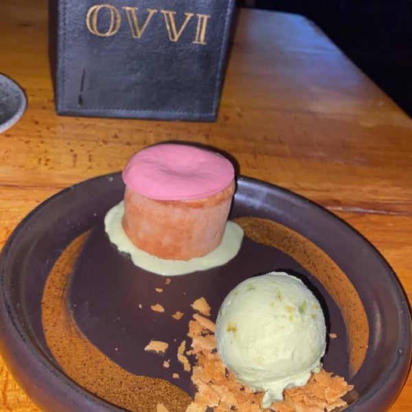 Das Foto wurde bei Ovvi Lounge &amp; Restaurant von 🕊 am 12/17/2022 aufgenommen