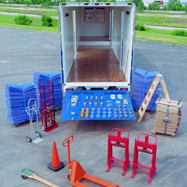 Перевозка грузов грузчики. Rapid moving. Rapid moving. Грузчики коробки. Переезд.