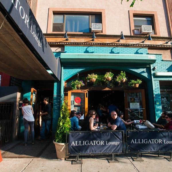 Karaoke, skeeball, and free pizza keep the neighbors happy at the Alligator Lounge, right off the Lorimer Street subway stop.