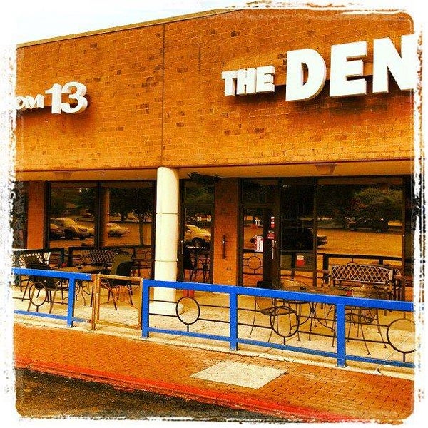Foto tirada no(a) The Den por The Den em 4/19/2014