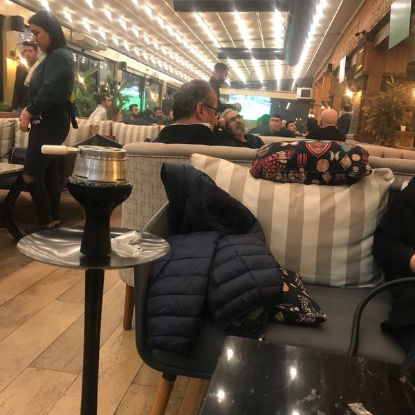 Foto scattata a Köşk Lounge Cafe&amp;Restaurant da ..mami.. Ç. il 12/8/2019