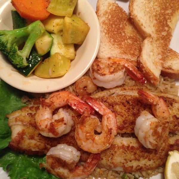 Photo taken at Bluewater Seafood - 290 by Lucy Garcia d. on 8/15/2014