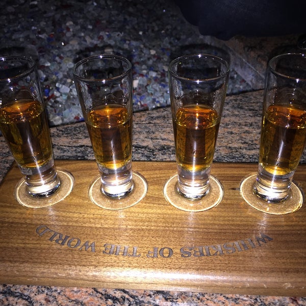 Foto diambil di Double Helix Wine &amp; Whiskey Lounge oleh marty p. pada 3/22/2015