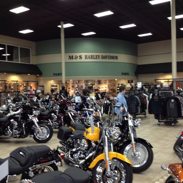 รูปภาพถ่ายที่ M &amp; S Harley-Davidson โดย Kathy W. เมื่อ 4/3/2014