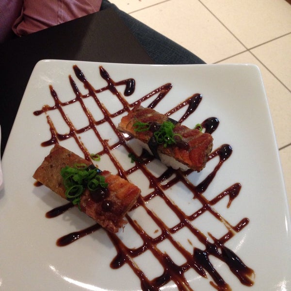 Photo prise au Orymaki Sushi House &amp; Delivery par Sigret J. le10/9/2014