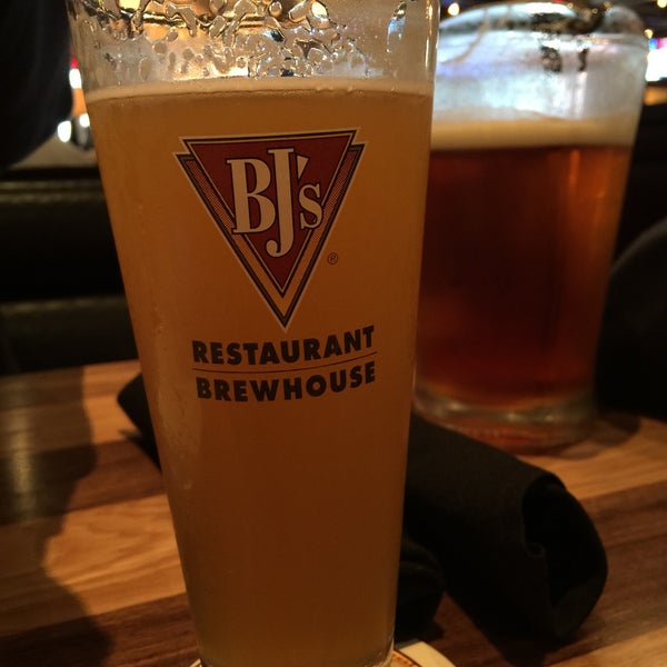 Photo taken at BJ&#39;s Restaurant &amp; Brewhouse by Alicia R. on 4/12/2017