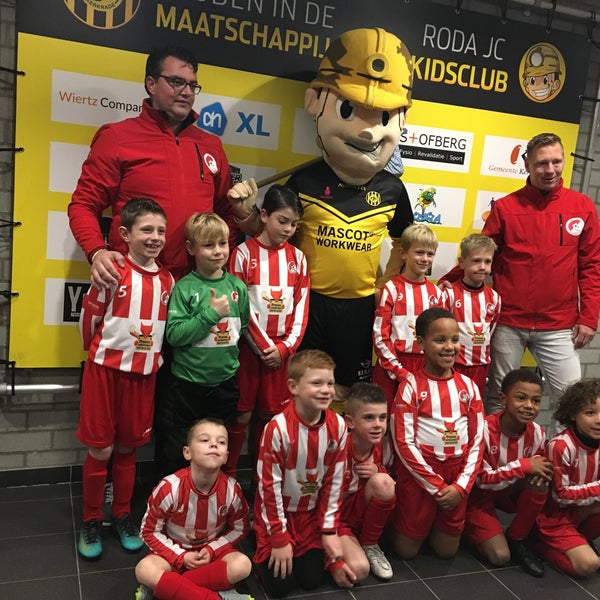 Foto diambil di Parkstad Limburg Stadion oleh Rick M. pada 12/7/2018