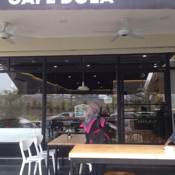 Photo taken at Cafe Dola by Safa M. on 10/13/2015