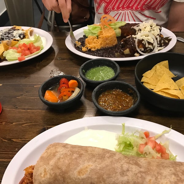 Foto tirada no(a) The Great Burrito por Holden M. em 8/19/2017