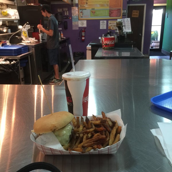 2/9/2015にAllan S.がCharm City Burger Companyで撮った写真