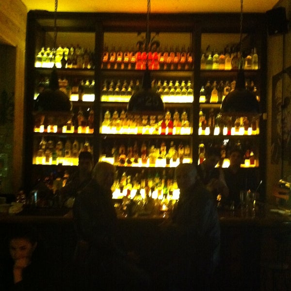 Great bar for drinks and people watching in stylish Palermo Hollywood.