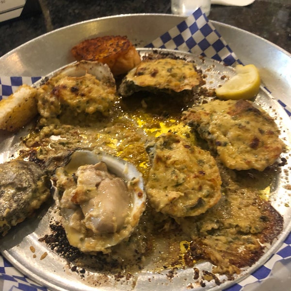 Снимок сделан в Creole House Restaurant &amp; Oyster Bar пользователем Jackbrat 3/24/2019