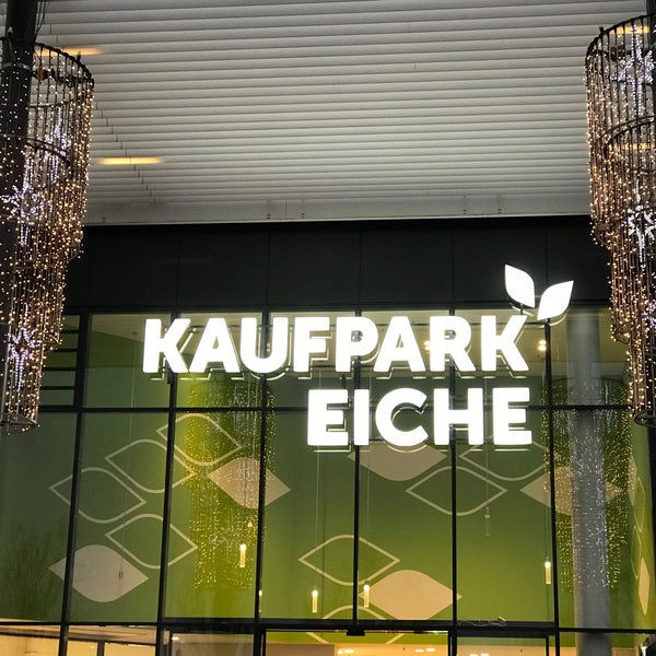 รูปภาพถ่ายที่ KaufPark Eiche โดย T. H. เมื่อ 12/3/2020