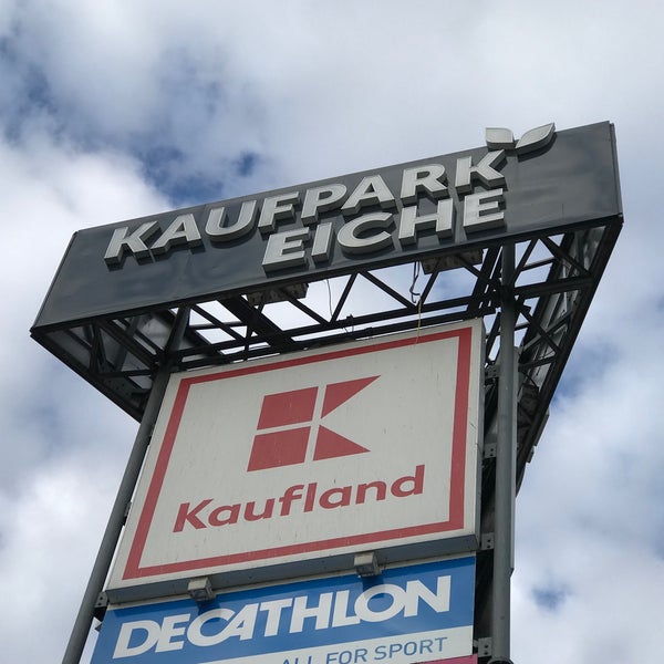 รูปภาพถ่ายที่ KaufPark Eiche โดย T. H. เมื่อ 9/20/2021