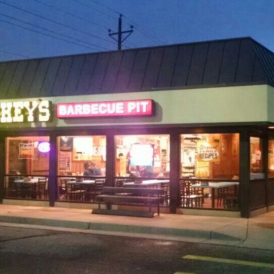 Photo taken at Dickey&#39;s Barbrcue Pit by Bryon C. on 10/22/2015