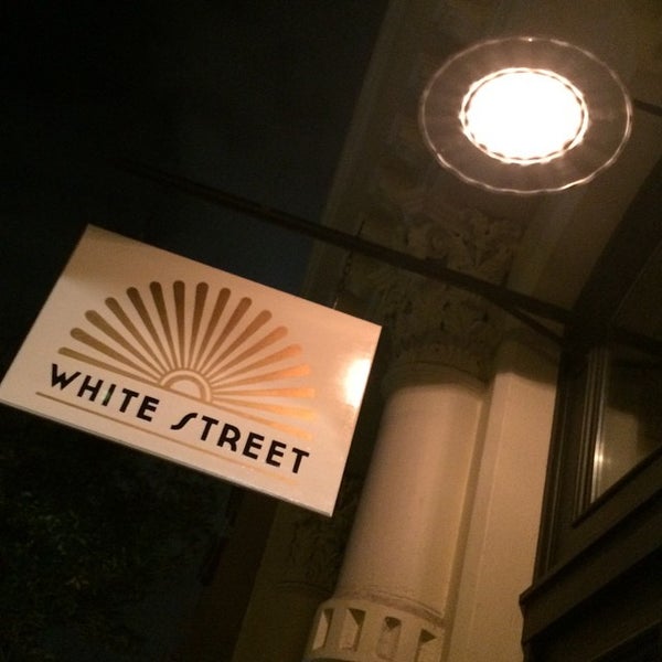 Снимок сделан в White Street Restaurant пользователем Genevieve L. 10/19/2014