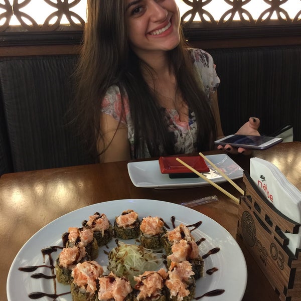 Photo taken at Nahoe Sushi by Luciane Maria da S. on 3/8/2015