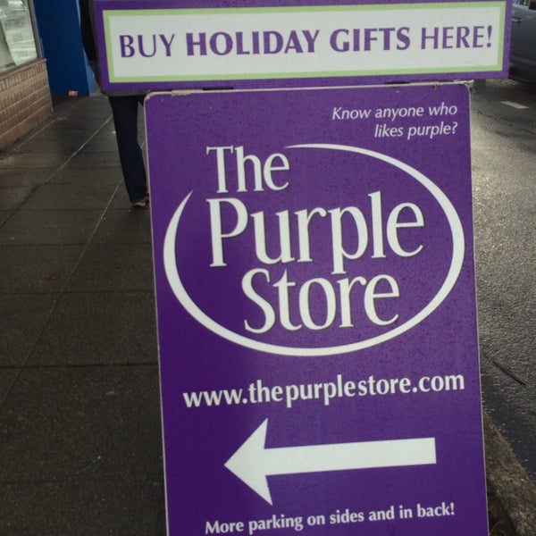 Das Foto wurde bei The Purple Store von Kate M. am 12/23/2013 aufgenommen