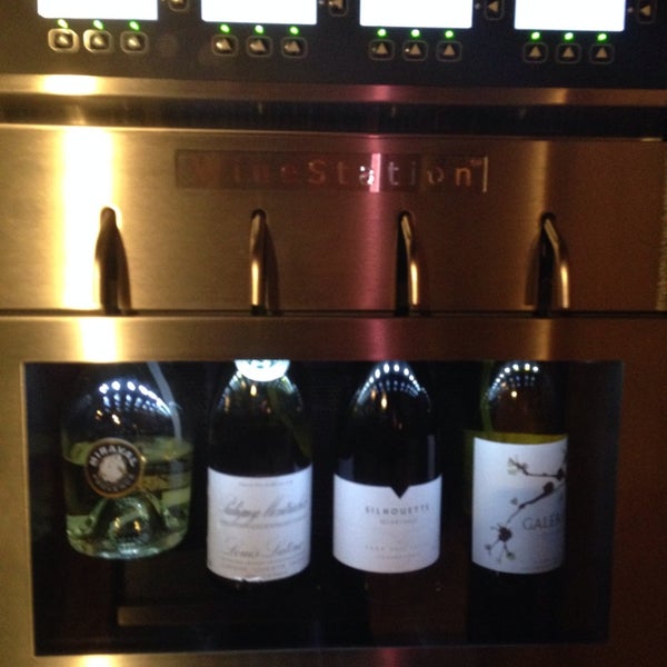 Foto scattata a The Wine Cellar &amp; Tasting Room da CeeCee H. il 3/8/2014