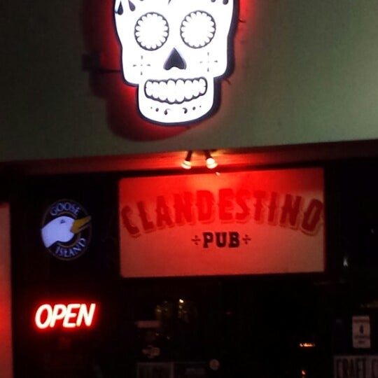 Das Foto wurde bei Clandestino Pub von Rafael S. am 6/18/2014 aufgenommen