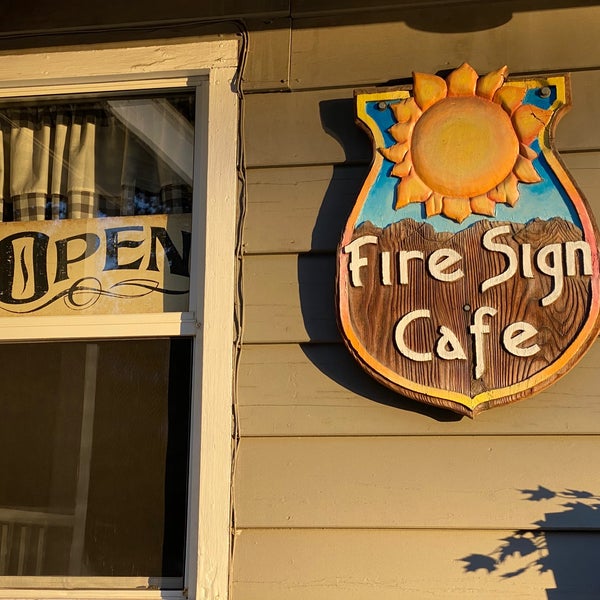 Foto tomada en Fire Sign Cafe  por Axel J. el 11/26/2019