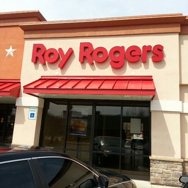 Foto diambil di Roy Rogers oleh Alissa M. pada 4/7/2013