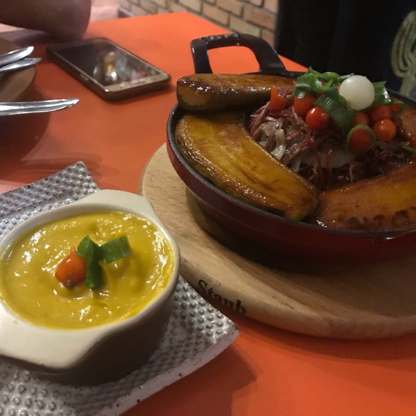 รูปภาพถ่ายที่ Barnabé Restaurante e Cachaçaria โดย Cida H. เมื่อ 12/3/2017
