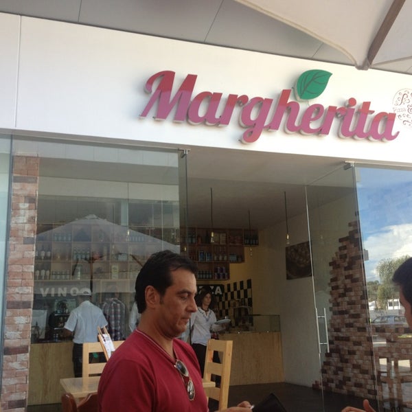 Das Foto wurde bei Margherita Pizza &amp; Vino von Dani G. am 8/25/2013 aufgenommen