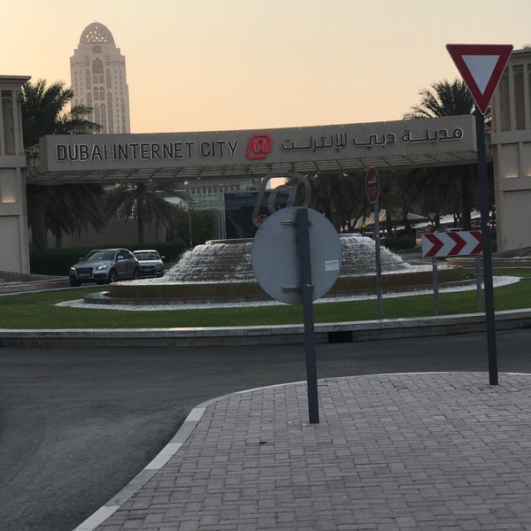 8/14/2017 tarihinde Fan J.ziyaretçi tarafından Dubai Internet City'de çekilen fotoğraf