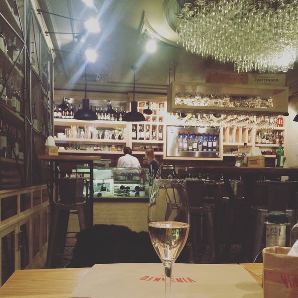 Foto scattata a Vinsanto Wine Bar da Black M. il 12/1/2015