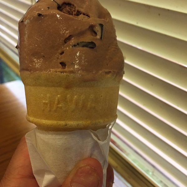 6/25/2015 tarihinde Steven-Loc P.ziyaretçi tarafından Bubbies Homemade Ice Cream &amp; Desserts'de çekilen fotoğraf