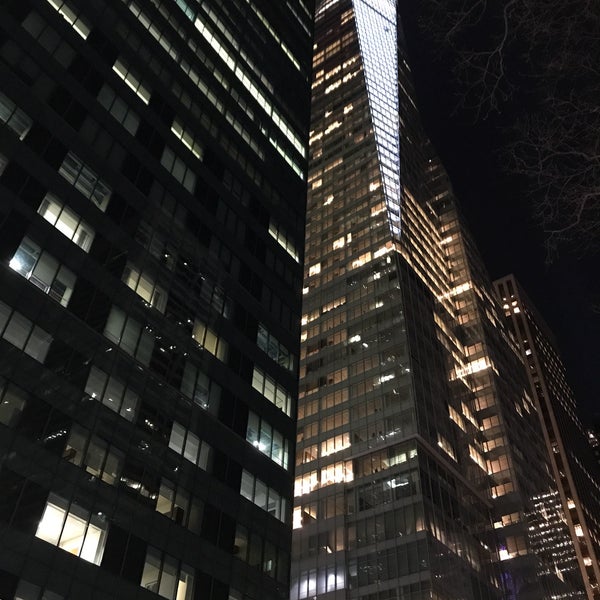 Foto tomada en Bank of America Tower  por Eddie S. el 4/12/2017