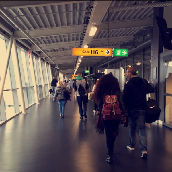 Foto tirada no(a) Aeroporto de Amesterdão Schiphol (AMS) por B 8. em 5/4/2015