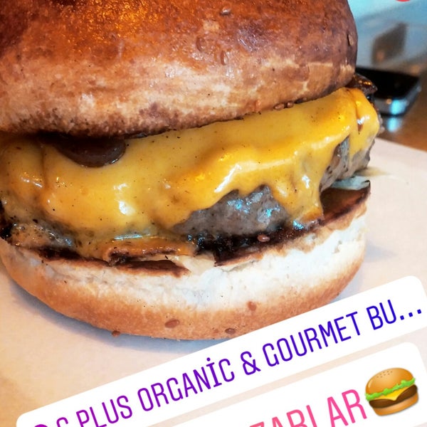1/21/2018 tarihinde Melisa .ziyaretçi tarafından C Plus Organic &amp; Gourmet Burger'de çekilen fotoğraf