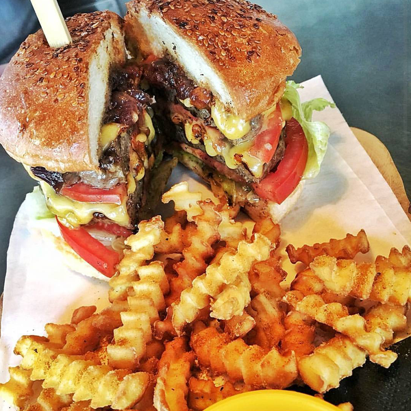 11/16/2017 tarihinde Melisa .ziyaretçi tarafından C Plus Organic &amp; Gourmet Burger'de çekilen fotoğraf