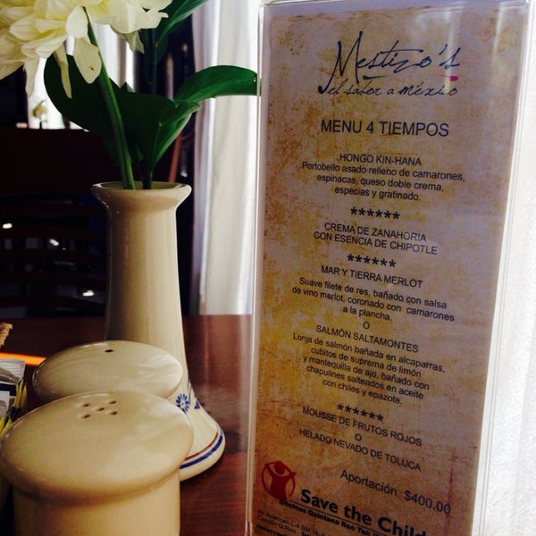 รูปภาพถ่ายที่ Mestizo&#39;s | Restaurante Mexicano Cancun | Cancun Mexican Restaurant โดย Azul V. เมื่อ 6/27/2014
