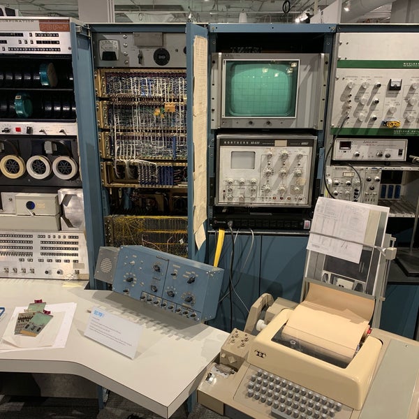 รูปภาพถ่ายที่ Living Computer Museum โดย Graham V. เมื่อ 1/7/2019